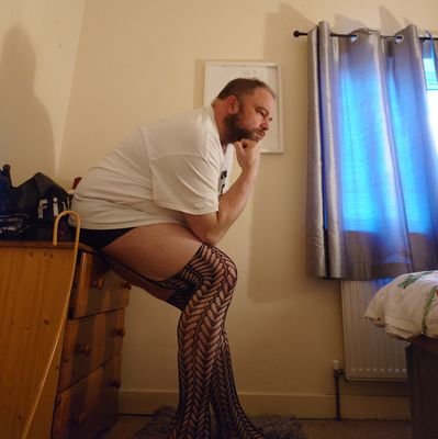 Good old fashioned kinky pervert here! Ex rugby playing lad, part time twat,full time friendly chap! 

No tit pics in DM 🤣

Single, ready to mingle!