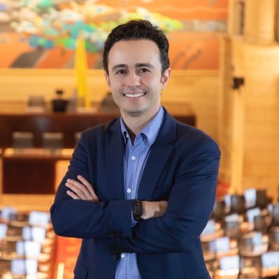 Abogado y politólogo (PhD). Profe. Director de Políticas y Estrategia @FiscaliaCol. No desaproveches ninguna oportunidad de ayudar. #DH #PolíticasPúblicas #IA