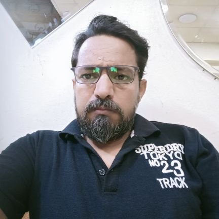 عاشق للكتاب  والزمالك عشقى