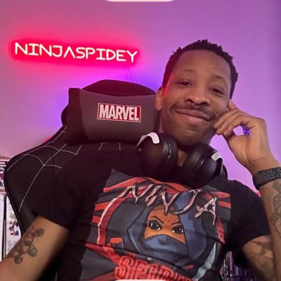 I'm an Active Duty, Cosplaying, Gamer and Streamer!I come check out my streams and relax and have a good time with me!