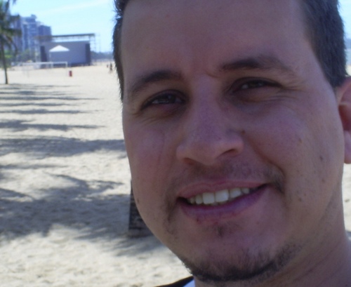 Nascido de bons pais, sou o pai do Felipe e do Davi. Analista de Sistemas, Cristão e atleta de final de semana.