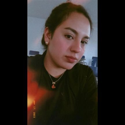 mariana_loz21's profile picture. 😜