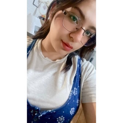IsabelLpezSure4's profile picture. Católica, pro vida (obviamente), pro familia, un mucho de todo lo que el mundo no quiere hoy en día 😌🤷🏻‍♀️.