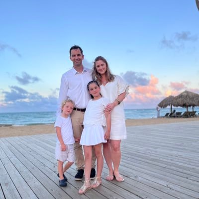 M&A advisor by day. M&A advisor by night. Fortunate husband and proud father.