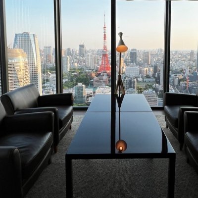 Tokyoite, who used to be New Yorker, loves stocks on Tokyo Exchange market, luxury condominium in the heart of Tokyo and restaurants&bar lounge.