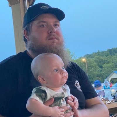 father of two, PC gamer, and amateur apex legends player.