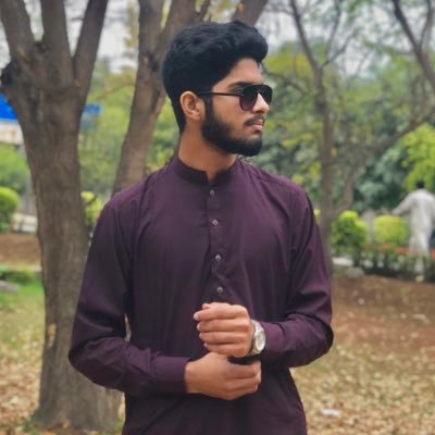 themoeezch_'s profile picture. Sophisticated personality ⚡️👀.pseudophotographer 🤩😂