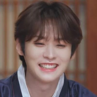 meruntus's profile picture. —leeknow's personal nose booper and forehead kisser