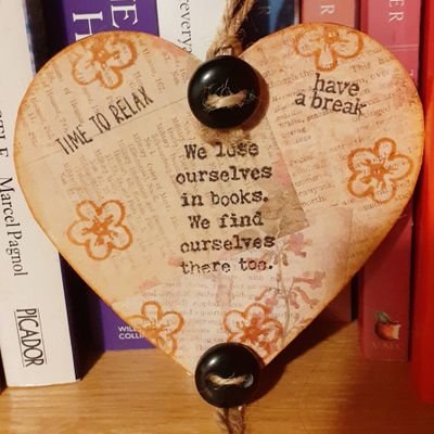 Book lover, family historian, lover of history and books by/about Jane Austen. Fan of indie bookshops, The Archers, tennis, cricket and things that sparkle!