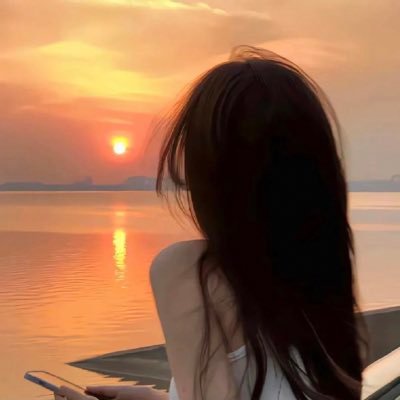 zxca872's profile picture. 93年瑜伽老师一枚，上推只为寻找刺激，本人有点小反差，喜欢成熟稳重年纪差不多的男人，喜欢的欢迎来私信💋