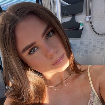 bowker_katie's profile picture. insta: ktbowker