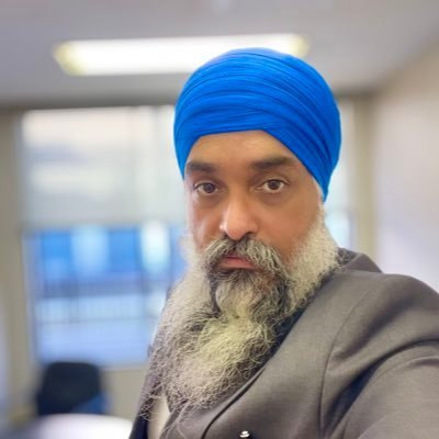 ElMaestrodznLo's profile picture. I'm just here for the laughs, to make some memes and to support the people, artists and creators I like. Read the sign in my banner.