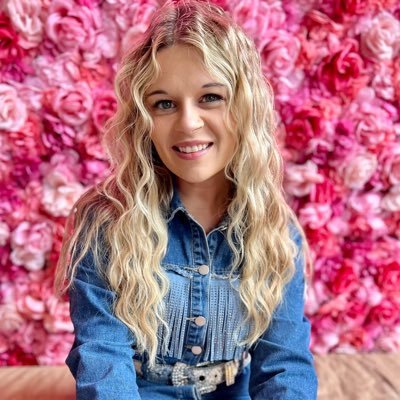 whitney_klas's profile picture. 