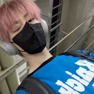 hyejunnies's profile picture. born for my mom and dying for @blackpink