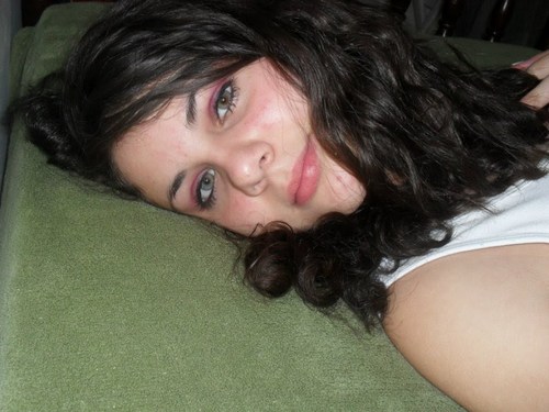 Soa apenas uma pessoa como qualquer outra mas, que precisa de você para sobreviver...   *---*