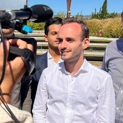 Vice-président de @MaRegionSud en charge des Sports et de la Jeunesse • Conseiller des 6e et 8e arrondissements de Marseille • Délégué @LRMarseille • Avocat