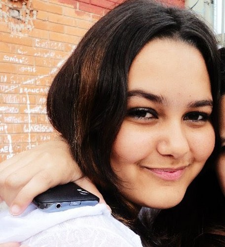 é preciso amar as pessoas como se não houvesse o amanha
