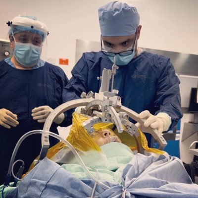 Neurosurgery PGY-5 🧠Wir leben zu sehr in der Vergangenheit, haben Angst vor der Zukunft und vergessen dabei völlig, die Gegenwart zu genießen🕺
