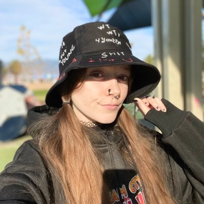 *🫧° ~ ⟡ ♡︎ *🫧° ~ ⟡ ♡︎ 18+ |brat domme of ur dreams| $20 dm fee or sub to my OF for a reply for your goddess *🫧° ~ ⟡ ♡︎ *🫧° ~ ⟡ ♡︎ @bunnnyyprincess