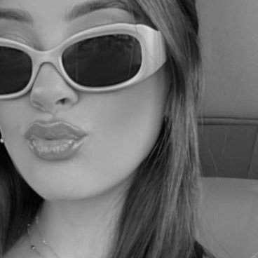 itsIarinas's profile picture. media account