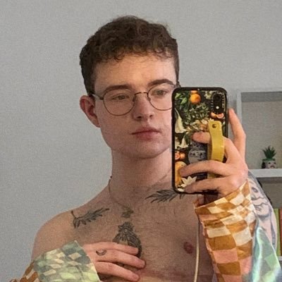 he/him 🏳️‍⚧️ vegan 🪴24 ✨ professional pervert (sex psychology phd candidate) 🧠 alt: @marmaladegarcon