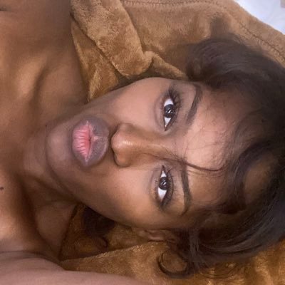 lauramlyfe's profile picture. 