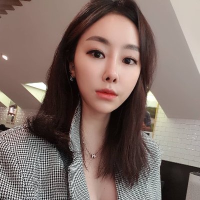 做一个有修养有品位的人,活的洒脱点,人生时刻面临困境和挑战,敢于面对生活的波浪的人才是真正的强者。时刻追备着,为美好的生活而努力,为我们深爱的和深爱我们的人好好活着。
