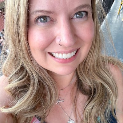 alysonwnderland's profile picture. 