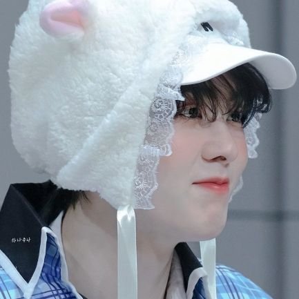 ↳ ⋆ for astro's multi- talented maknae yoonsanha #윤산하 🐥 pls protect him at all costs ♡ pls support him forever!