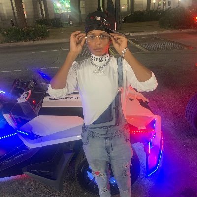 YouTuber🎥| follow: Instagram- nolaboy.jayy3| #wigfajigg | 22’🎓 | 20👣