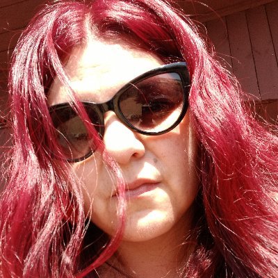 solekitsch's profile picture. Hay una mujer cuyo nombre parece de oro y a veces lo es su nombre es el de libertad en el corazón...(E. Gatti)  Melipillana, amo mi trabajo 🥰