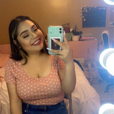 yvettee03's profile picture. Hooked on this thing called life 🤙🏼✨ #tilltheend •🤞🏼💗•