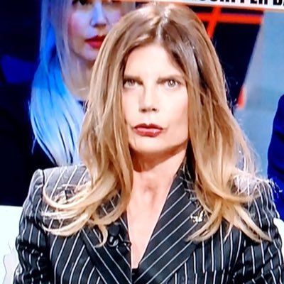 Liberale vera, Mamma di Clarissa Delfina, Parlamentare della Lega - Salvini Premier. Avvocato. Fiera demolitrice di soffitti di cristallo.