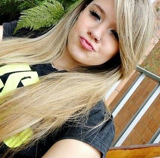feliz ,louca , ciumenta ,& boba ! (: