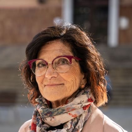 . Socialista, sobiranista, feminista, ecologista i... àvia
. Membre Coordinadora Nacional MEScat
. Assoc. Valentes i Acompanyades
. Regidora Aj Girona 99-2015
