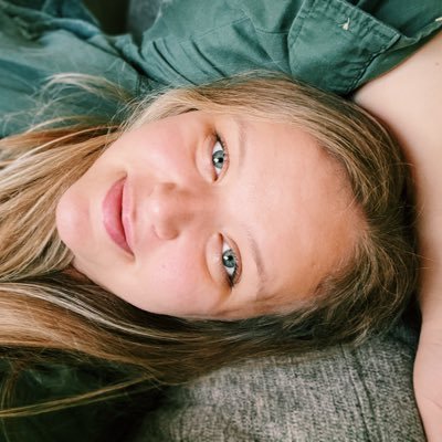 schwennajartz's profile picture. i can probably beat you at tetris as long as you’re only kinda good (she/her)