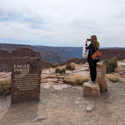 Always wandering, always taking photos 📷https://t.co/xDsBuNMEnM 🐱🐶🐿🦆🦊 R.I.P Buda 💕