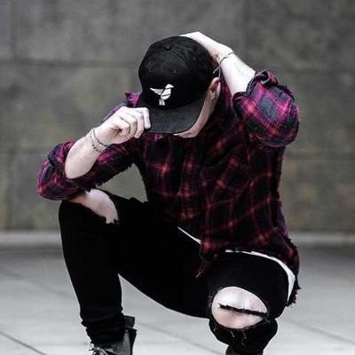 hosein_pic's profile picture. بی همگان به سر شود بی تو به سر نمی شود
