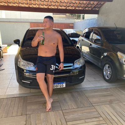 técnico em enfermagem.
intensivista,
fazendo o maluco p/ não ficar de vez,
novo no Twitter,
em busca do bolso milionário,
a planta que acalma a alma.