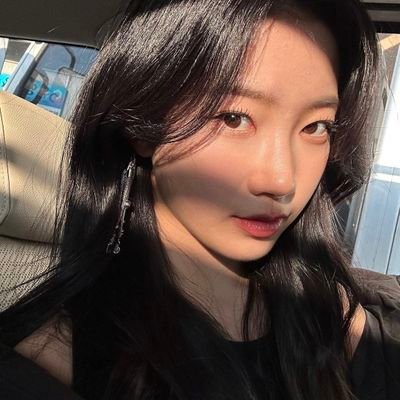 xrlyxa's profile picture. never back down neva what? NEVER GIVEEE UPP