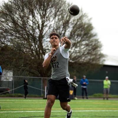 ⭐️⭐️⭐️ Dual QB || '25 De La Salle HS, Concord, CA || 6’1, 195lbs || IG: toafaavae || 40x: 4.43, 100m: 10.89 || GPA 3.0 || NCAA I.D. #2308974 || 925.222.8741