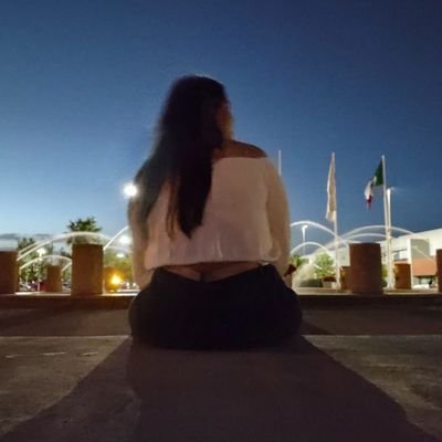 saranchondo's profile picture. La vida es muy corta... no la compliques.

𝓢𝓪𝓻𝓪 𝓜𝓲𝓻𝓮𝔂𝓪🤎