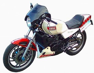 RZ250とKLX250でツーリングを楽しんでいます　特に林道ツーリングが大好きです♪　★魚釣りも大好きです海でも川でも湖でもなんでもやります★　機械式時計も大好きです特にブライトリングが大好きです　時計は全部で５０本程持ってます～(^^♪　