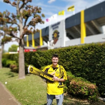 Passioné de foot et plus particulièrement du foot Français et Japonais. Fan de Kashiwa Reysol.
Éducateur dans mon petit club