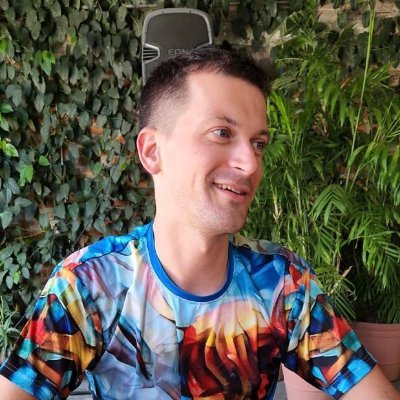 jonknebel's profile picture. Life, language & travel adventures.