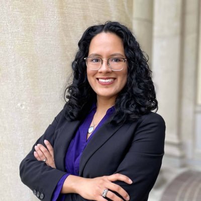 Materials science Ph.D. 👩🏽🔬 Wedding stationer and calligrapher 💌🖋 Freelance A/V editor🎙Lover of books 📚 Baker of all the yummy desserts 🧁