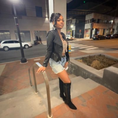 _aaaary's profile picture. grad student.                                   retired athlete, foreva authentic.