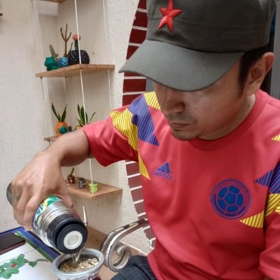 DzhonDevidson's profile picture. La sabiduría consiste en el arte de descubrir, por detrás del dolor, la esperanza.
★Subcomandante Marcos★