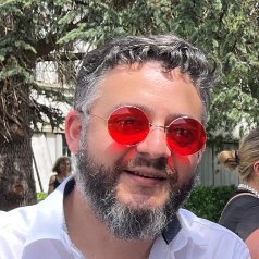 ColombiaDiaz's profile picture. Le facho/Macron : Personne qui a une attitude autoritaire, arbitraire, violente et dictatoriale imposée par quelqu'un à un groupe, à son entourage