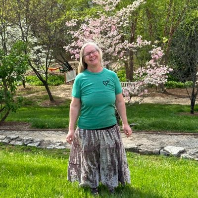 🌈 1:1, ENM/Polyam Group Coaching. I help 🏳️🌈women thrive via unexpected solutions |🎙Podcast: Life in the Treehouse | https://t.co/eI91EoxwJg
